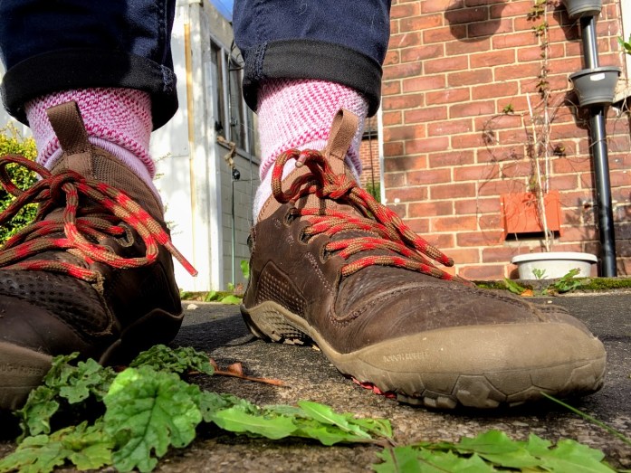 Brr, it is getting a bit nippy on the old toes, isn't it? I am glad to have some [gifted] @SockMine socks to keep my tootsies warm. I love them because they are comfy, warm and don't strangle my ankles. Check out my #review here: theurbanwanderer.co.uk/2019/10/18/soc…
#winter #socks #outdoors