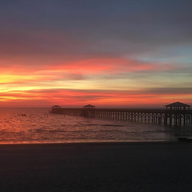 ABitofTLCblog's tweet photo. Getting up at 6am to run might suck, but at least the view doesn’t! •
•
#morningrun #sunrise #beachsunrise #oldtownbsl #baystlouis #beachvibes https://t.co/znO4UoYFsQ https://t.co/mHUTS5xilj