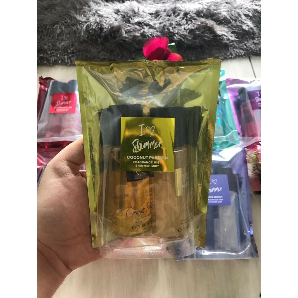 farhanifaizal's tweet photo. Siapa suka Victoria's Secret? Nah aku nak bagi free je gift set ni kat korang. Just Rt tweet ni, nanti aku pilih la dalam 2 orang macam tu ke, doa doa la korang bertuah 😂 

Rt this tweet and reply what's your favourite 

Goodluck 💪 https://t.co/npWYaoAJQ7