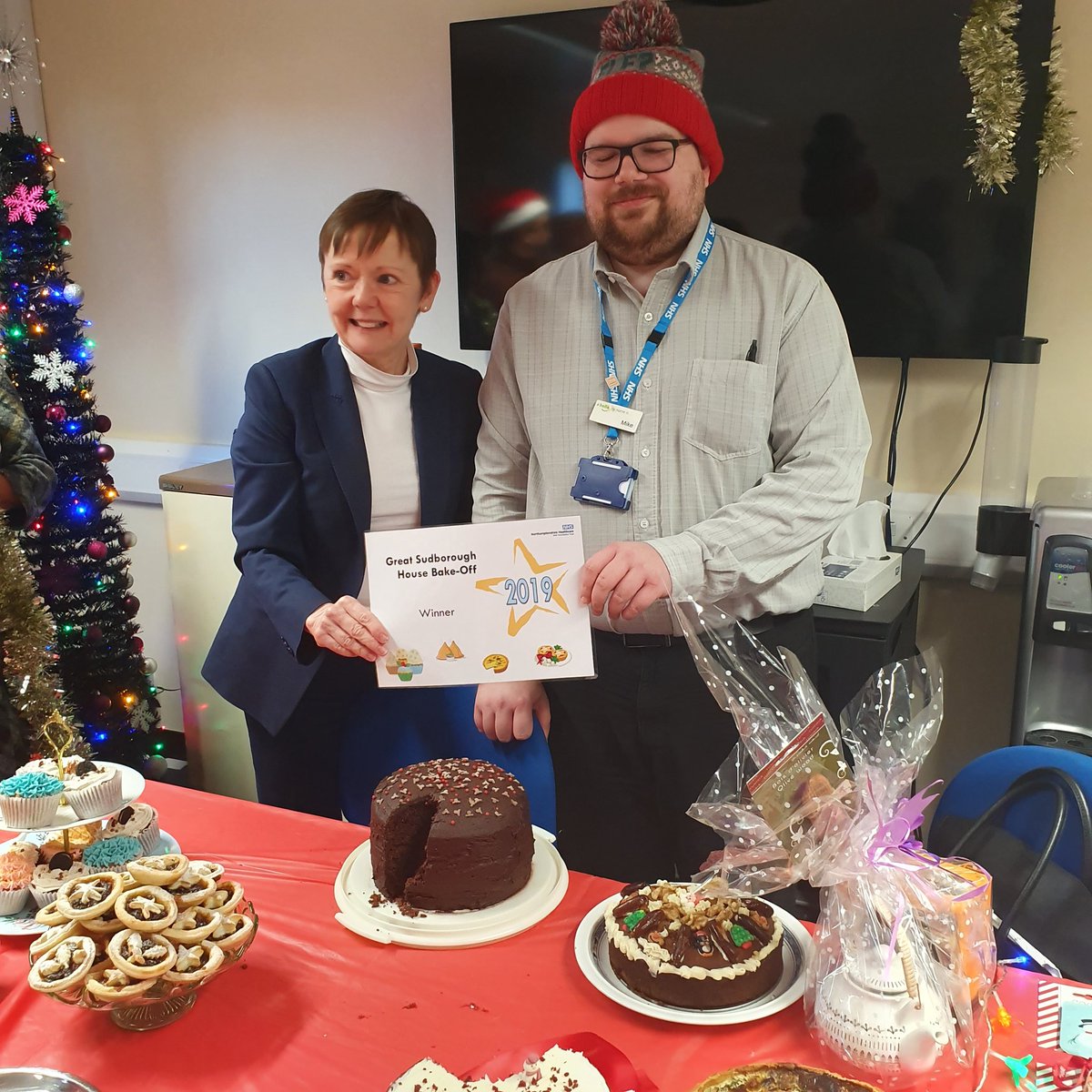 Rumblyvike's tweet photo. The winning cake -Deborah K the week deserved winner of the Sudborough Bake Off @NHFTNHS https://t.co/qUA0DtU7ks