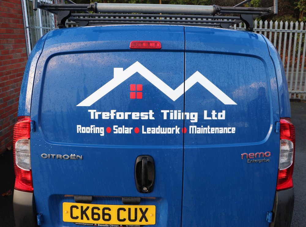 RoofCERT's tweet image. Mark Rowlands, roofer at @TreforestTiling speaks on his experience with #RoofCERT  

"You have to be knowledgeable in roofing to understand and pass this test. If it wasn't for the revision materials given to me by RoofCERT, I wouldn't of passed" 

roofcert.co.uk