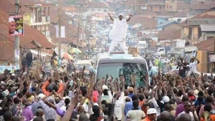 Mr_Ceyram's tweet photo. When shatta bundle took 2 cedis to lagos...
#GhanaVsNaija https://t.co/xNsSuDZ1TF