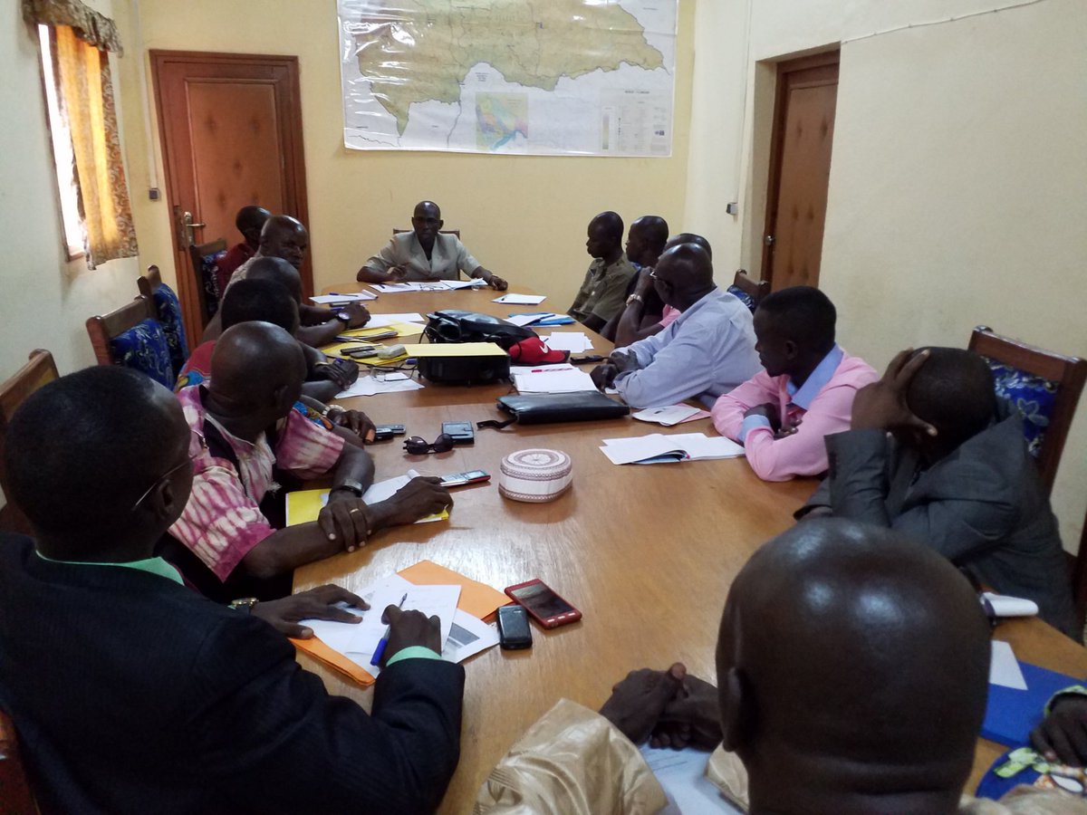 uepnddrrcaf's tweet photo. #UEPNDDRRenAction! Rencontre du Ministre chargé du #DDRR avec les délégués des 14 groupes armés, membres du #CCS: Comité Consultatif et de Suivi. Objectif, passer en revue les recommandations issues du 20è CCS tenu le vendredi 6 déc.@GouvCF @UN_CAR @RCA_Renaissance https://t.co/ejQSYpLofG