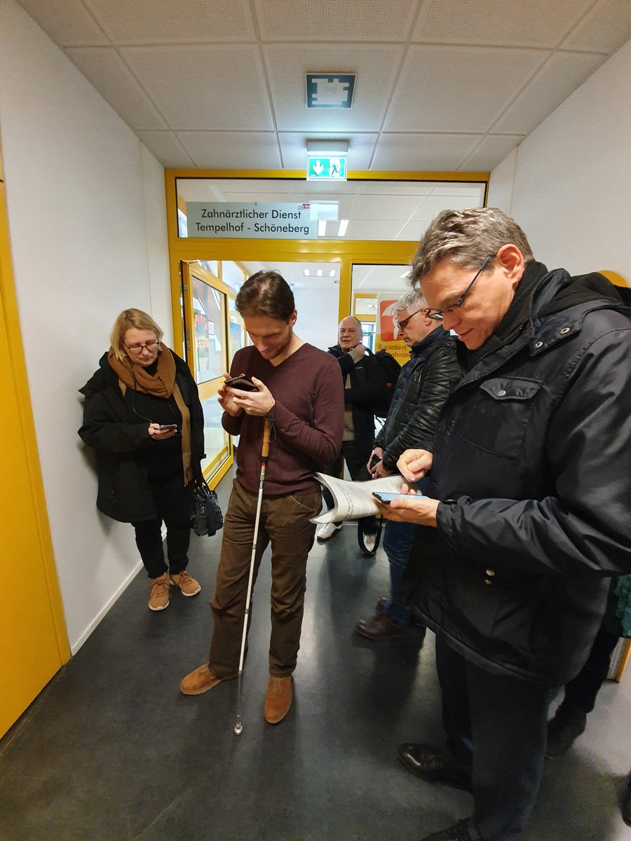 fraunhoferfokus's tweet image. Heute im "Haus der Gesundheit und Familie" in #Berlin-Mariendorf: Offizielle Inbetriebnahme unseres Indoor-Navigationssystems #everGuide. Gerne unterstützen wir #Barrierefreiheit in Behörden auch an weiteren Orten, in diesem und in anderen Bezirken: fokus.fraunhofer.de/de/fokus/press….