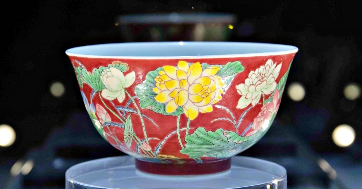 thevalueart's tweet photo. This imperial ruby red-ground Falangcai bowl  was hammered down for HK$75m (US$9.58m) and sold for HK$87.2m (US$11.14m) after premium - surprisingly falling short of @ChristiesInc's estimate of HK$100m.
#thevalue #thevalueart #ChineseAntiques #HKAuction

https://t.co/nR0xnjVGcW https://t.co/AmQ6DargvU