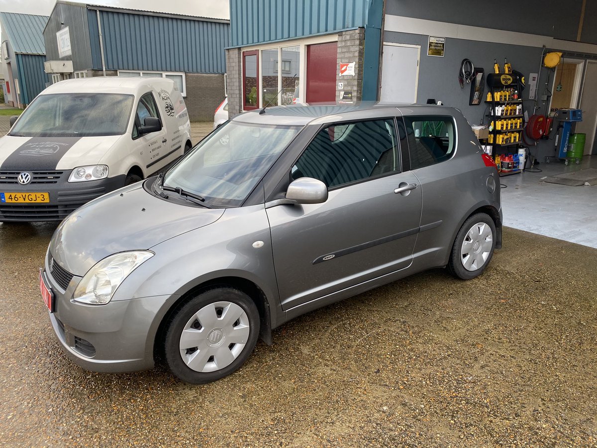 Te koop aangeboden, deze prachtige Suzuki Swift. Voor meer info kunt u contact met ons opnemen.