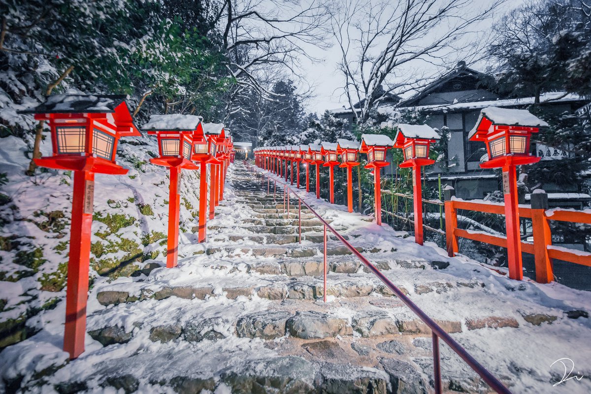 usalica's tweet photo. 雪の降り積もった京都は、目に映る景色全てが物語の世界のような、幻想的な情景になる。

#冬の写真クラスタフォロー祭 https://t.co/rND6q112So