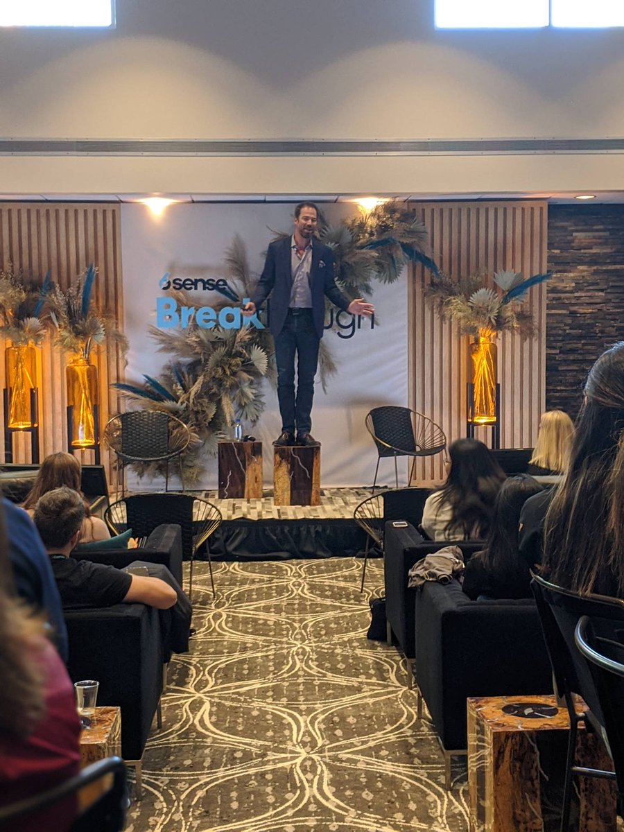 #MondayMood 

<a href="/Jason_zintak/">Jason Zintak</a> standing head and shoulders above the competition.

#abm 
#b2b 
#marketing 
#sales
#gonnatellmykids this was Elon Musk