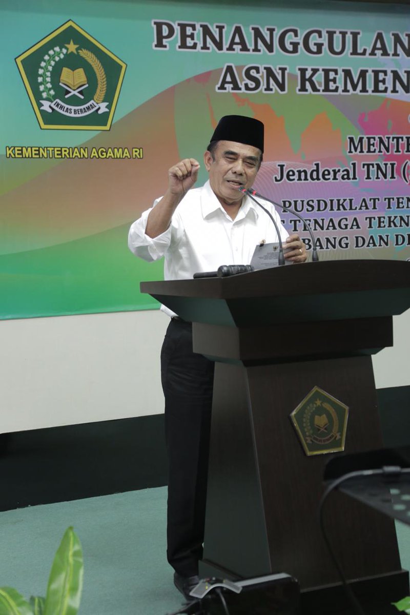 Kemenag_RI's tweet photo. "Halal bagi muslim, berarti oke juga bagi non muslim. Islam tidak eksklusif," kata Menag Fachrul Razi.

👇👇👇

https://t.co/2QwrKEOVgw https://t.co/TjvPB4Updv