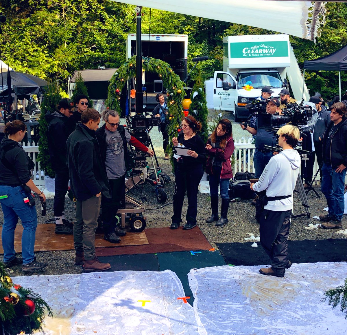 LauraOsnes's tweet photo. That was actually our FIRST day on set! We had all just met and became instant reindeer friends. 🦌😂🦌
@stephenhuszar @jesseirving1 @Paulagiroday #ahomecomingfortheholidays @hallmarkmovie https://t.co/jV81wQpJbG