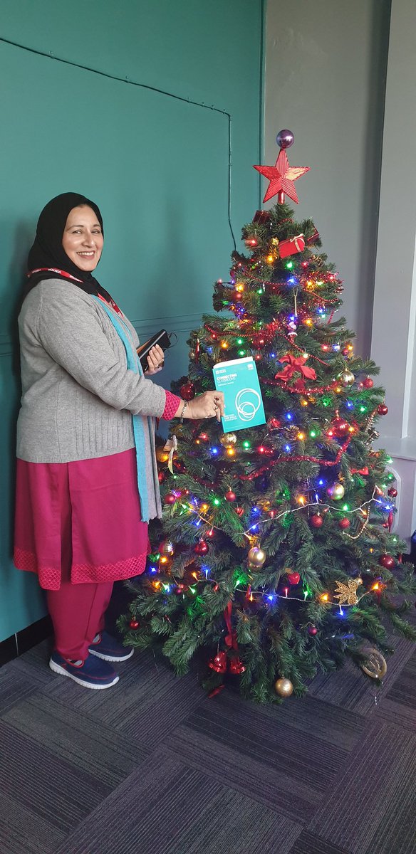 mattpy80's tweet photo. She's here! @banaqvi has made it to @qphschester! Very exciting week ahead 😊 #connectingclassrooms #sharingpractice https://t.co/Np0xN9692C