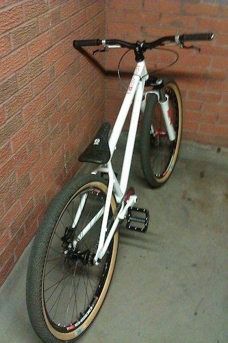 JustinRaceGeek's tweet photo. Missing my old baby 😭😭 Need an excuse to get some fresh air with my exercise and not a sweaty room full of testoterone 😂
35 isn't too old for another jump bike (I keep telling myself!)
#mtb #dj #atomlab https://t.co/dtx0f6dxKf