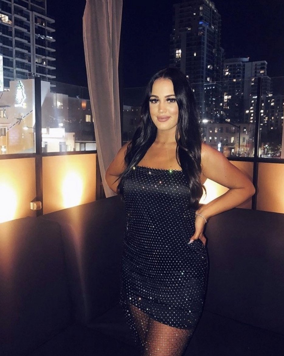 Mystictaneurope's tweet photo. Who’s going out for pre-holiday festivities tonight? Make sure you look your best with a Mystic Tan! Thanks for the photo @itan_santeenorth!⁠
#mystictan #sunlesstan #spraytan #tanning #skincare #beauty #sunless #tan #goals #mystictanfans #selftan #tangoals #goldenglow⁠ https://t.co/fY0LyLRYb9