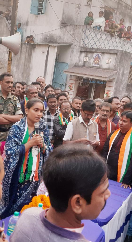 MdShaukinIYC's tweet image. 9/12/2019 Campaigning Door to Door at #JhariaAssembly Jharkhand With INC Candidate Shrimati #PurnimaNirajSingh ji at Jharia Assembly Plz Cast Your Valuable Vote in Favour of #PurnimaNirajSingh ji at Jharia Assembly on 16th December 2019🙏🙏🙏