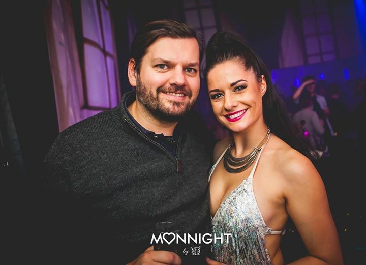 DidierV_Versuz's tweet photo. Monnight in Great Gatsby stijl? Cheers to that! 🍸
#versuz #monnight #greatgatsby #party #cheers https://t.co/bq8T9udd5T