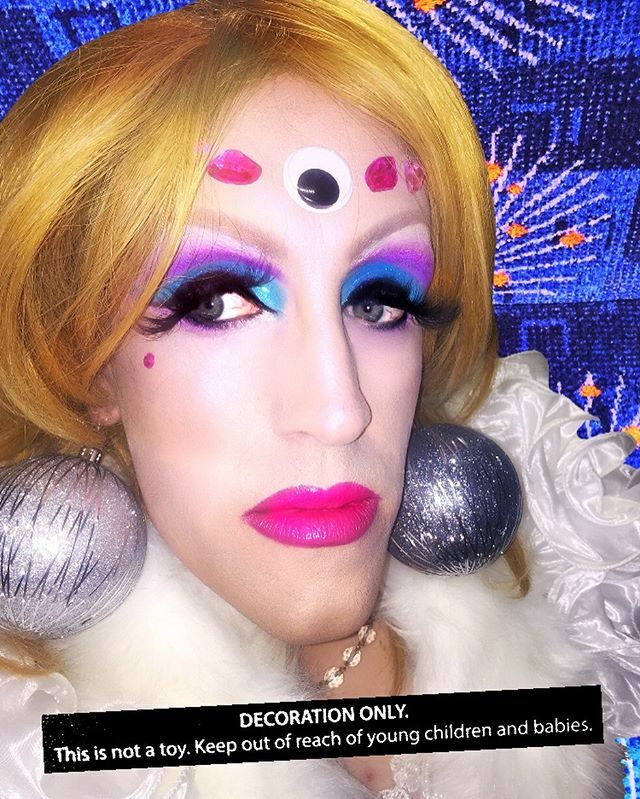 ZiaTorta's tweet photo. Xmas fairy fantasy from @heymarycardiff on Friday! π§πΉπβ¨πβ‘οΈπ #dragpunk #queer #Cardiff #altdrag #lgbtq #dragqueen #hailtothequeens #dragqueenmakeup #heymary #heymarycardiff #queercymru #pridecymru #genderfuck #cardiffqueens #rave #drag #makeup #clubkid #instadrag #fierce β¦ https://t.co/vpFXrGTdwM