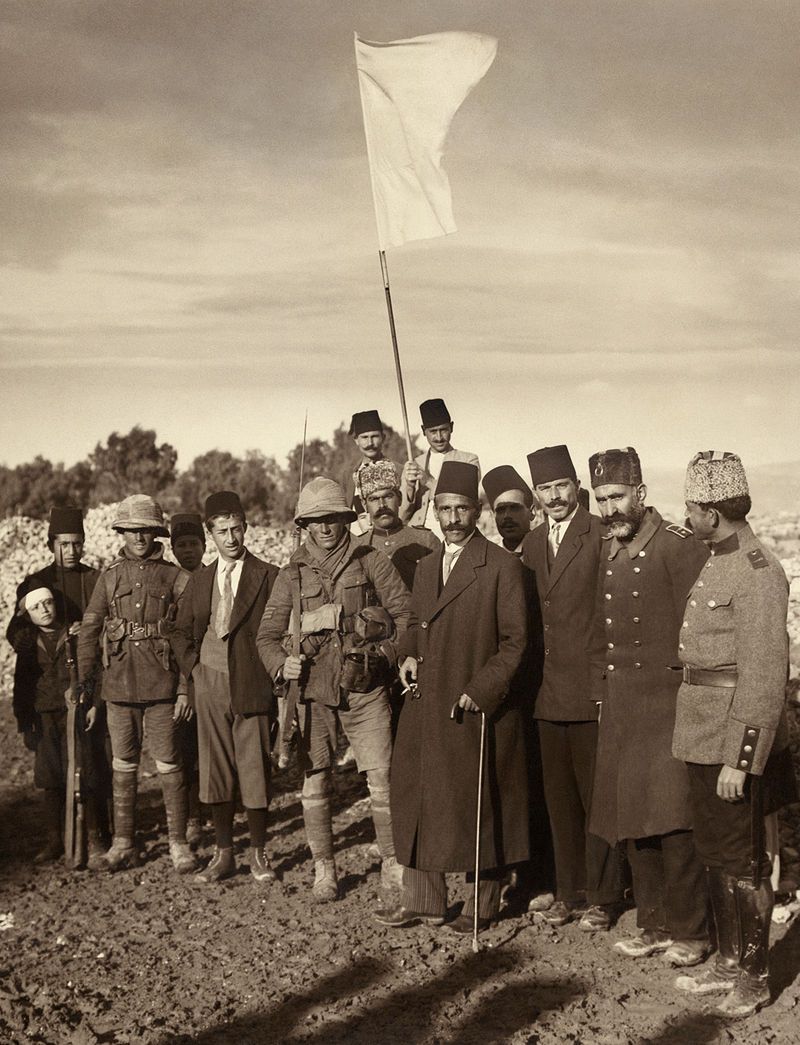 RealFWW's tweet image. #Jerusalem surrendered to British troops #OTD 1917 bit.ly/2SB2zJf #WW1 #military