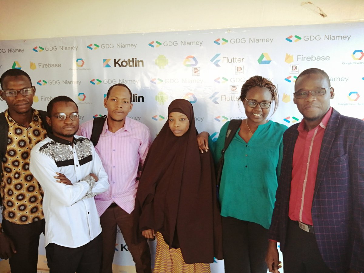 dev4smart's tweet photo. Revivez en images le temps fort💥de #DevFest2019 organisé par la communauté @gdgniamey où nous avions eu l'immense plaisir de présenter l'un de nos produits phares💪dénommé @SawkiWebSMS.
#SMSMarketing #SMSVoting #AlerteSMS #SondageSMS
@seynim6 @OumyZakari @T0429N @Impulseur227 https://t.co/Eiv7XWkBBq