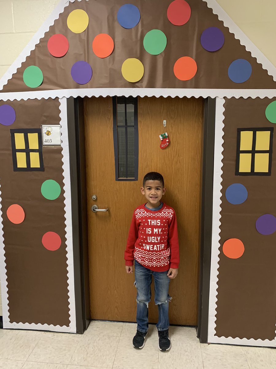 403 Beginners Boulevard is ready for our gingerbread unit!🥰 <a href="/lonniebnelson/">LonnieBNelsonElem</a>