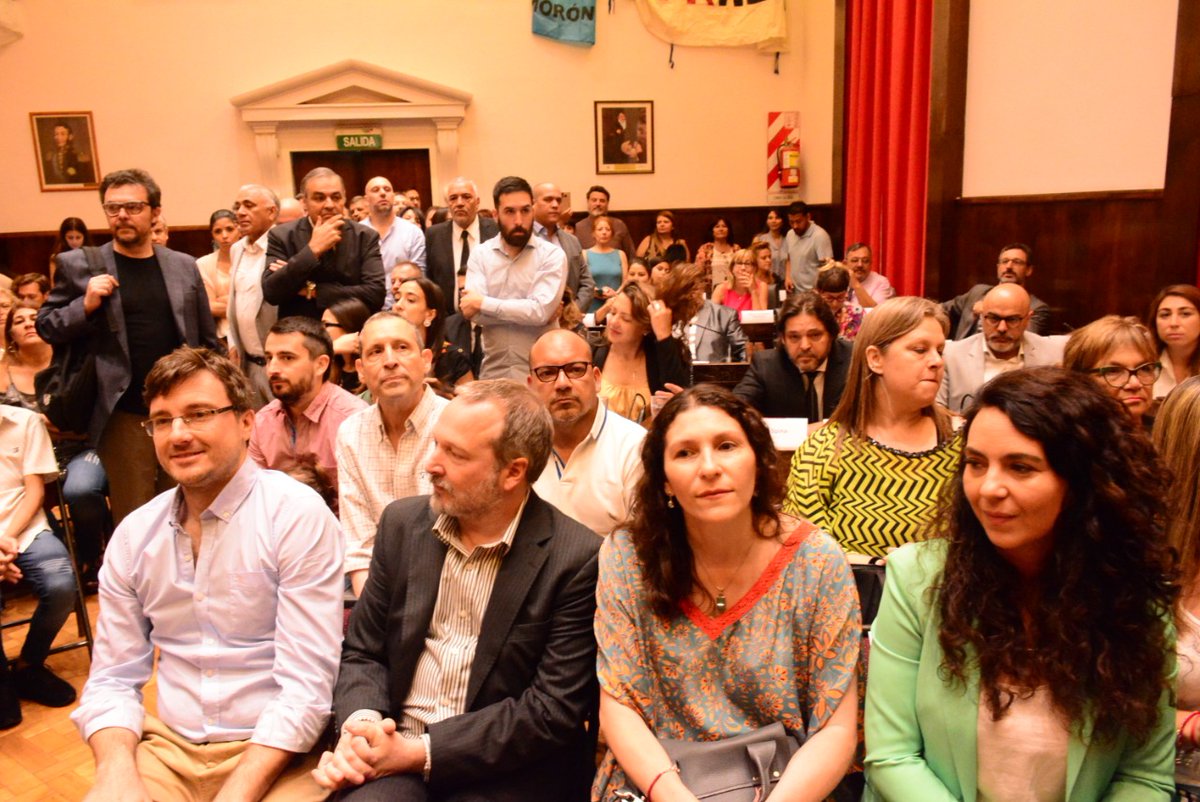 Moron2027's tweet photo. En la asunción de los concejales y concejalas que integrarán el Concejo Deliberante de Morón y tendrán a su cargo la tarea de legislar para que los vecinos y vecinas vivan mejor. Las y los invito a trabajar juntos en un marco democrático en esta nueva etapa que se inicia. https://t.co/rt4YTiIMvz