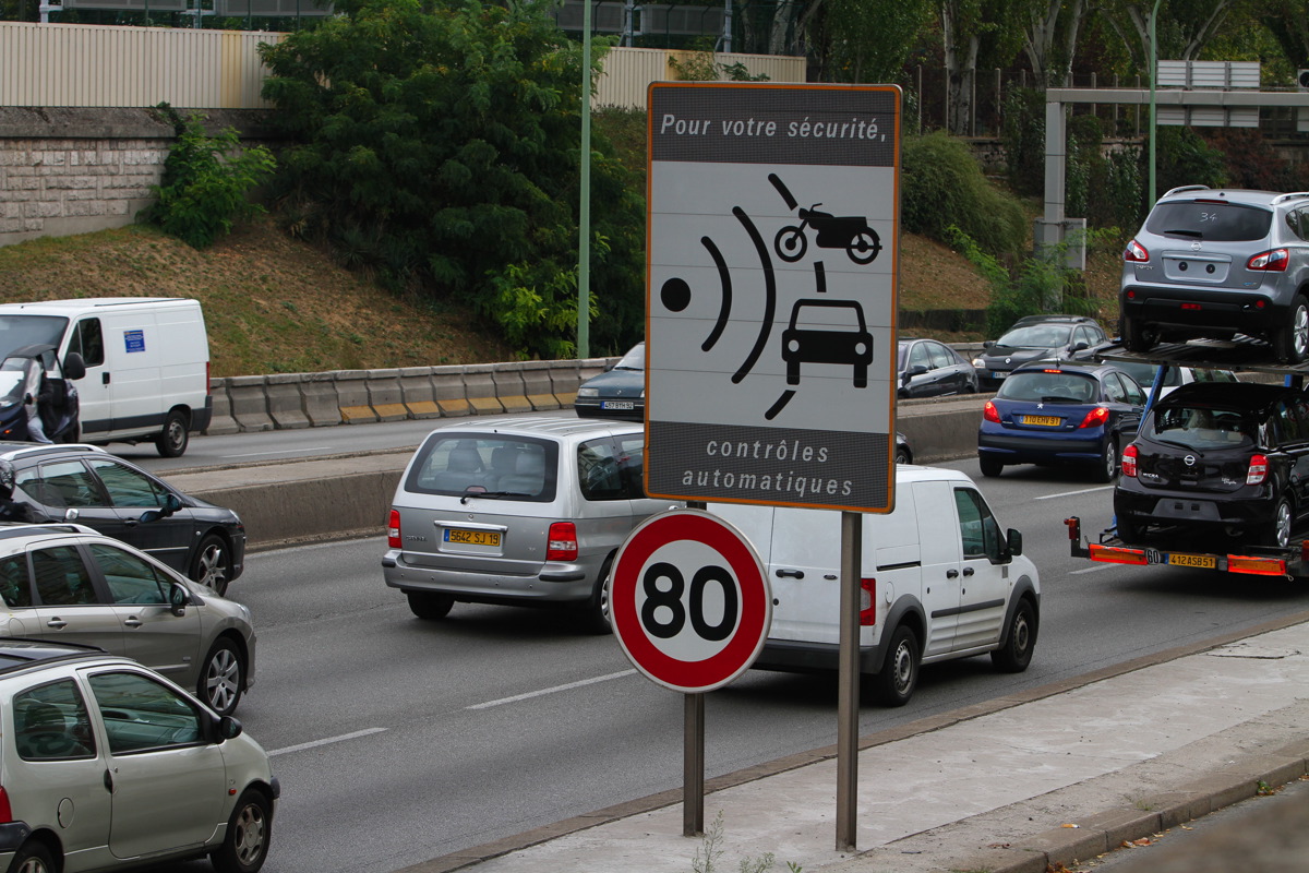 Motomagcom's tweet photo. La CNIL tape du poing sur la table du ministère de l'Intérieur au sujet des radars tronçons. https://t.co/FvEfU5EBQy https://t.co/vFUYoAeaJ4