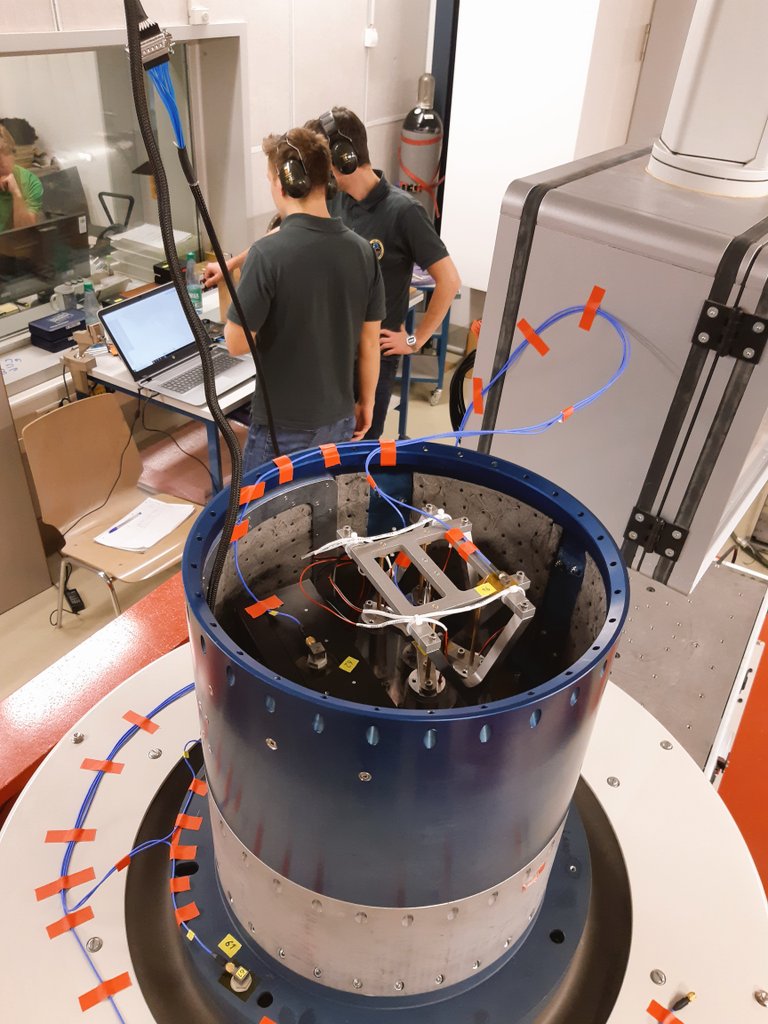 AimisRexus's tweet photo. The hardest part is over! The experiment was tested with vibration loads of up to 7 g. No parts got loose and a quick checkup reveals full functionality. Seems like we did a good job in mechanical design and simulation! #RoadToRexus #StudentsToSpace ~fs https://t.co/7FWYORFSVW