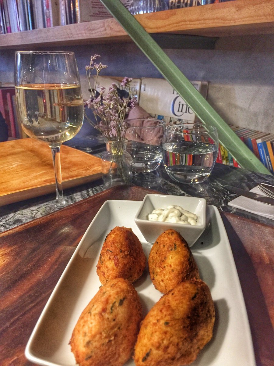 CarloVischi's tweet image. Il Portogallo fa fra i suoi piatti tipici centinaia di ricette con il baccalà. Doveri assaggiarlo qui! #visitportugal #visitlisbon #codefish #baccala #portogallo #lisbona