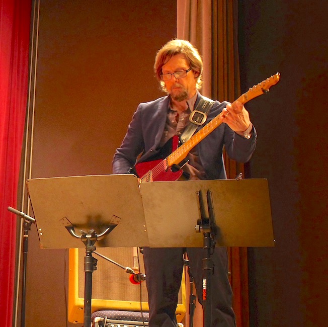 PHLJazzProject's tweet photo. From PJP Gallery: guitarist &amp; composer Mike Kennedy performing at @FreeLibrary back in 2018 / For more photos, visit PJP Gallery at: https://t.co/On6jrWCkvw / #PhillyJazz #PJPGallery #Mike Kennedy #JazzPhotoArchive #JazzAtTheLibrary #FreeConcert @MkeKennedy @MikeKennedytele https://t.co/0eH2yZt6ih