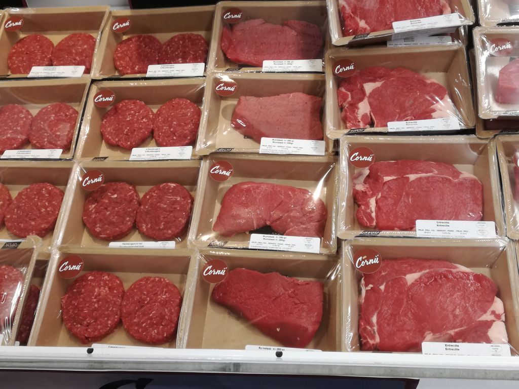 Cornu, une des marques de viande 🥩 lancée lors de la Foire de Libramont 2019 est à présent disponible dans certaines grandes surfaces dont le Carrefour Hypermarché Arlon. Quelle #fierté de soutenir ces initiatives ! #Agriloving