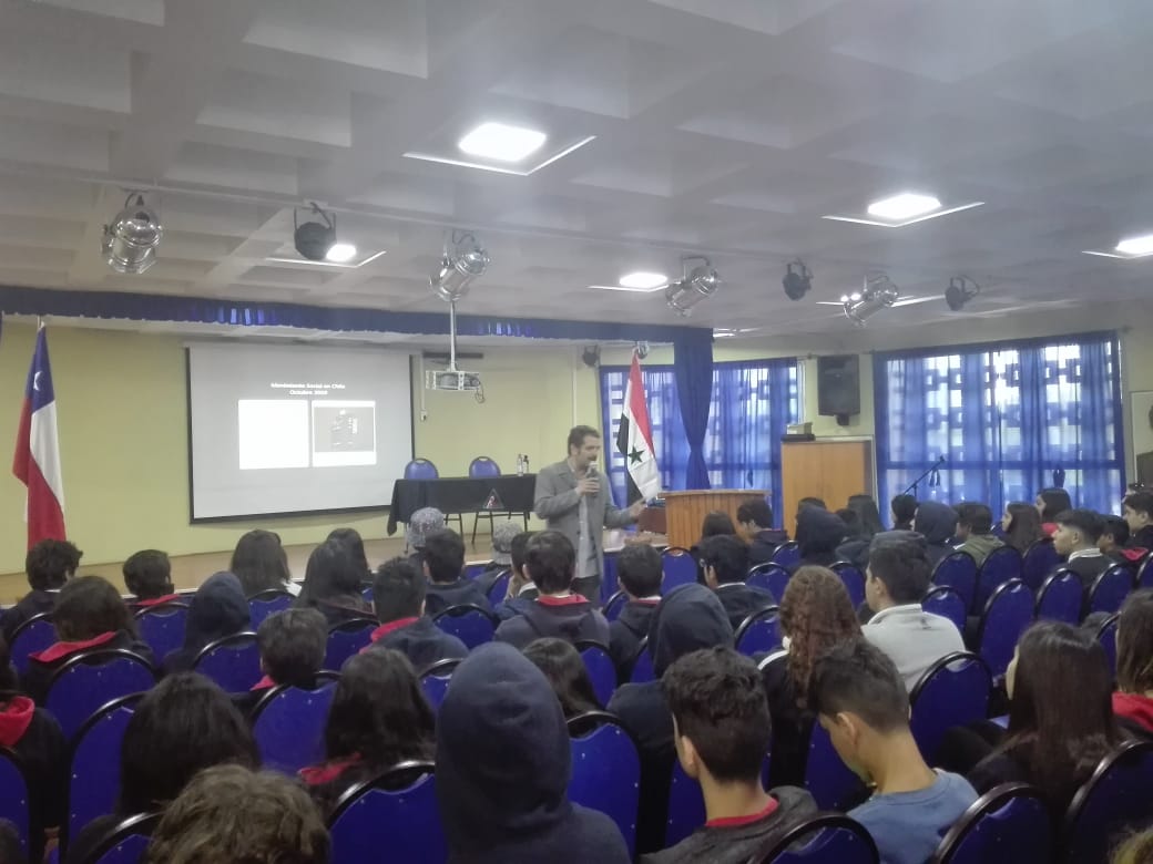 El académico de la Universidad de Chile, profesor Dino Pancani expuso desde una mirada periodística de nuestro acontecer histórico.
colegiosiria.cl/single-post/20…