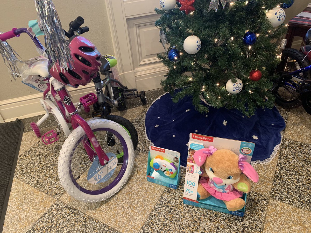 NMurrayKFDM's tweet photo. This morning we are previewing the Casa Santa Fun Run this Saturday at the Jack Brooks Regional Airport. The non profit is also gearing up for their annual toy drive. https://t.co/oYenpuxO5s