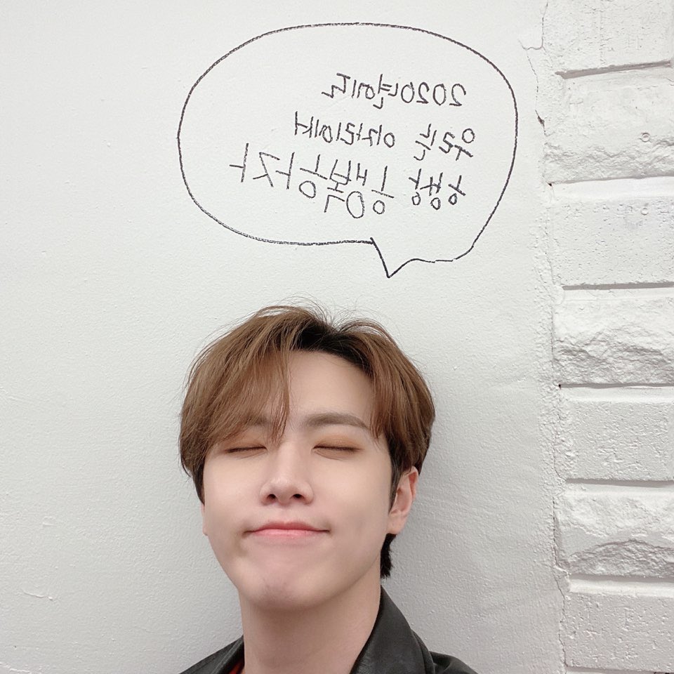 KDH_official's tweet photo. 동한이의 기록들로 더 귀여워진 전시회는 15일까지 만나실 수 있습니다❣️ 깜짝브이앱도 함께해주셔서 감사드리며🙏 월요정🧚 동하니와 함께하는 이번 주도 행복하세요❤️����

#김동한 #KIMDONGHAN #기록하다 https://t.co/RjZnDmlEGi
