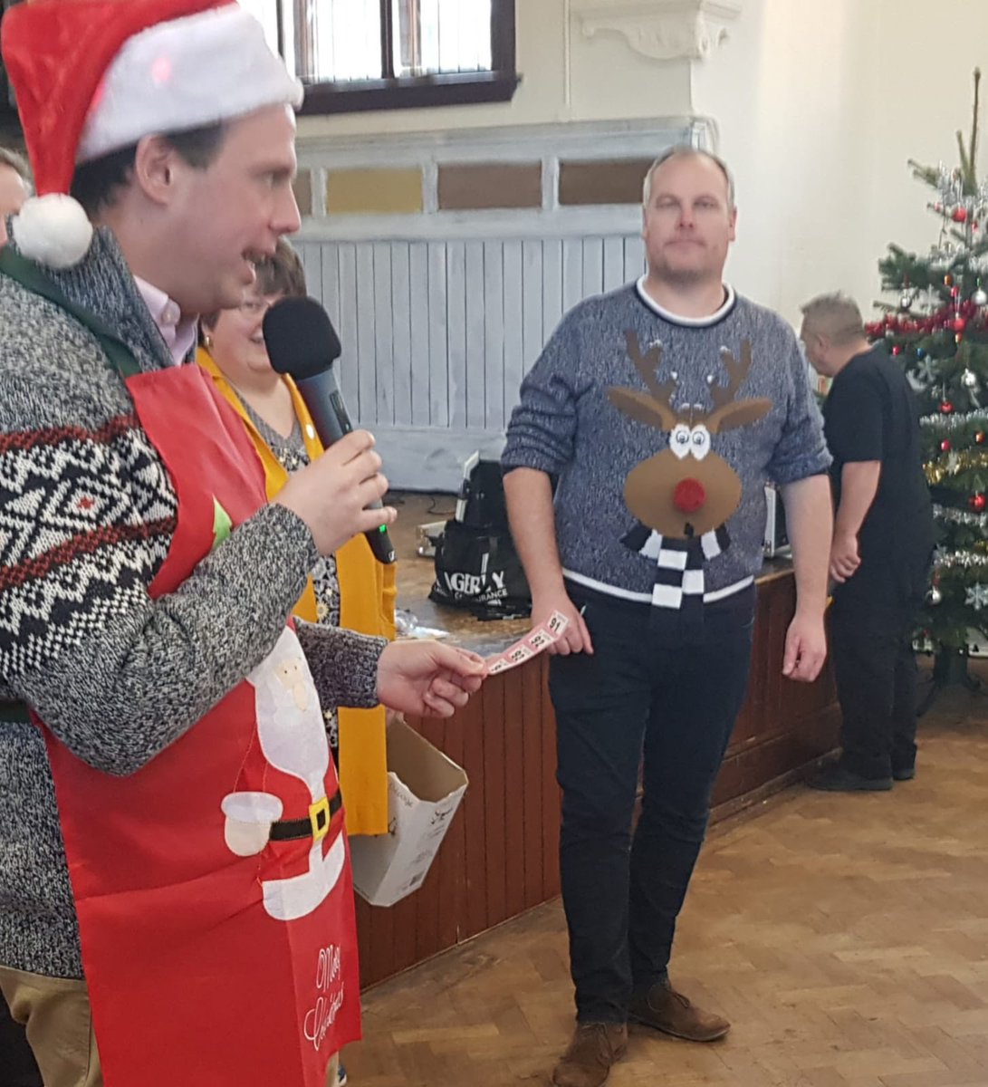 gregsmith_uk's tweet photo. A lovely lunchtime spent volunteering at Waddesdon Hall, serving lunches (and wine) at the over-60s lunch organised by the Parish Council. Hugely important annual event, bringing people together at Christmas. #christmaselection https://t.co/BhdxtM7kCN