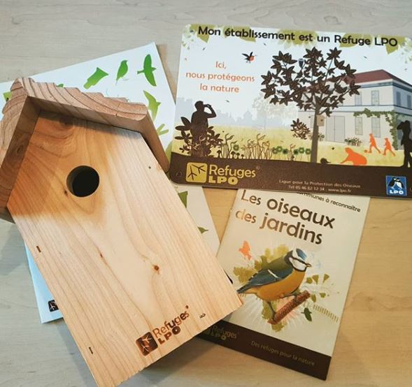 GroupeLeuke_'s tweet image. Hier,Journée Mondiale du Climat. Chacun de nous se mobilise en faveur de la #planète🌍 afin de préserver notre faune et notre flore. 🐝 Aujourd&apos;hui nous sommes officiellement un établissement refuge certifié par la @lpo_officiel affirmant notre volonté de protéger la #nature.