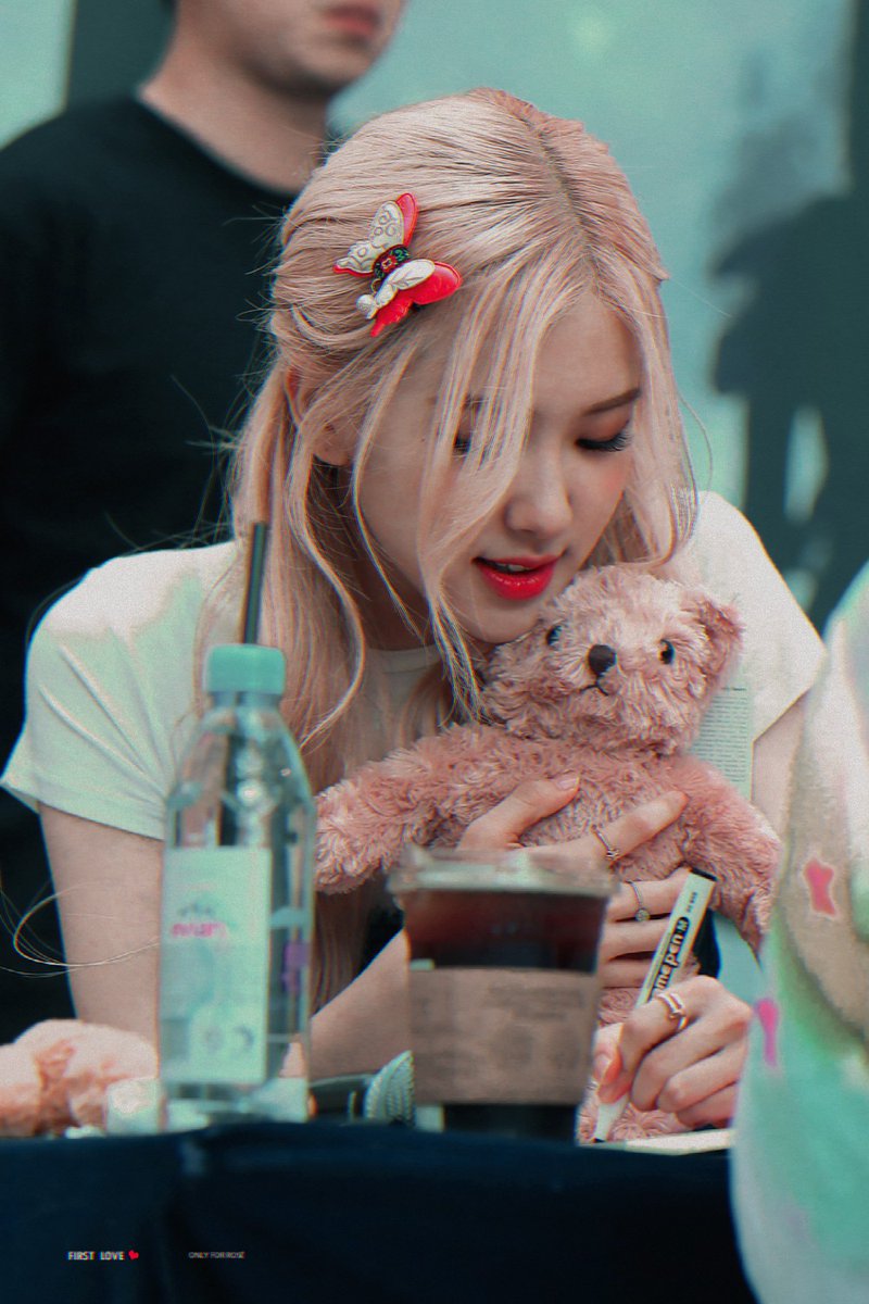 13chnwar's tweet photo. Rosie hugging bears https://t.co/94Vwr6wPNA