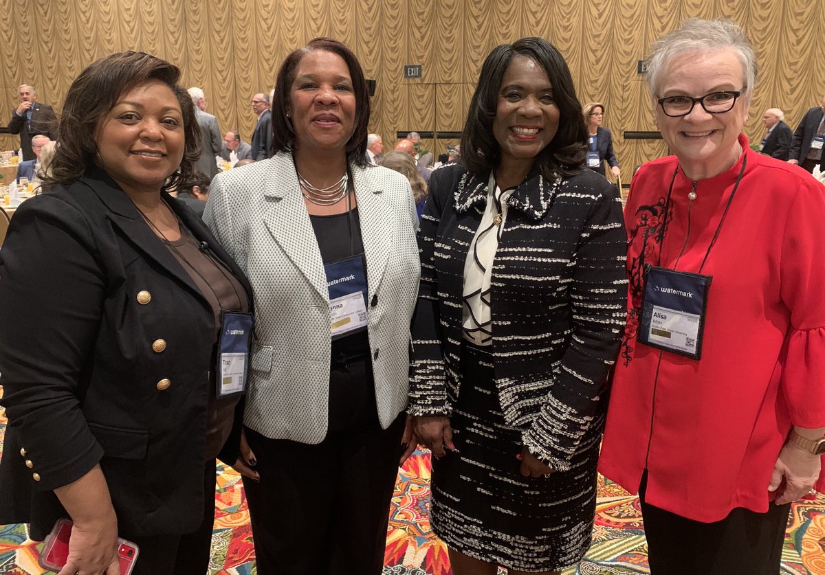 SHSUPresWhite's tweet image. Great to see my Tennessee colleagues at  SACSCOC meeting. ⁦@gloverpres⁩ ⁦@NashvilleState⁩ ⁦⁦@southwesttnprez⁩ #WHET
