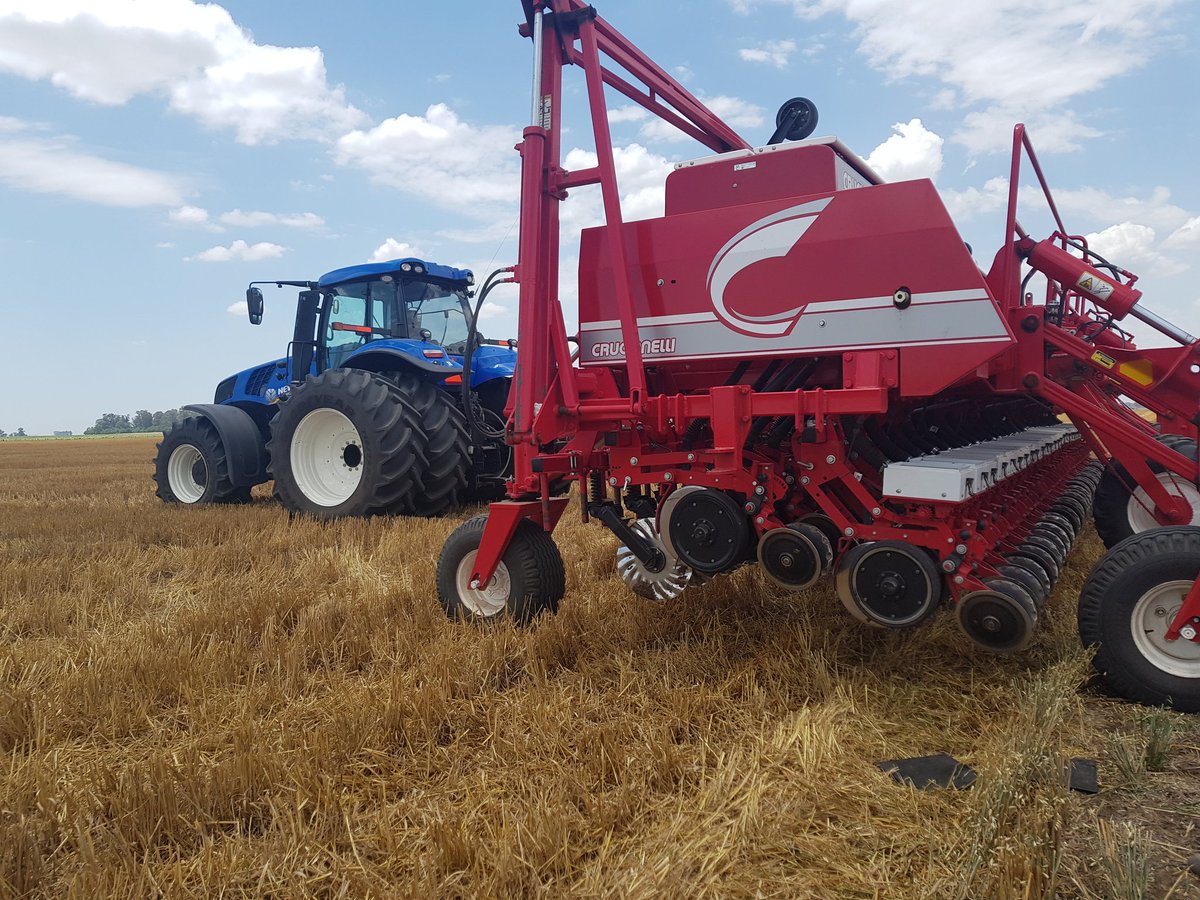 DONMARIOoficial's tweet photo. 🌱 En Sancti Spiritu (Santa Fe), @Joni_Damiani ya está probando la #Soja DONMARIO del futuro.
 
🚜 Sobre avena, desafió al alto potencial de DM 46R18 STS sembrando la variedad en desarrollo DM46i20 IPRO.
 
🤔 ¿Te damos un adelanto?

💪 Lo que viene es más rinde.
 
#Productividad https://t.co/rXn6rOvhJj