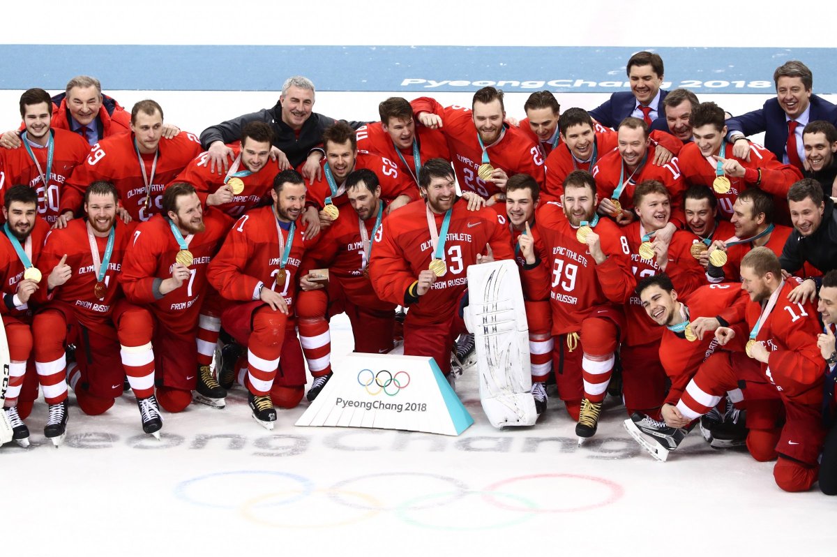 Российские спортивные команды. Олимпийские чемпионы хоккей. Олимпийские чемпионы России хоккей. Хоккей с шайбой на Олимпийских играх.