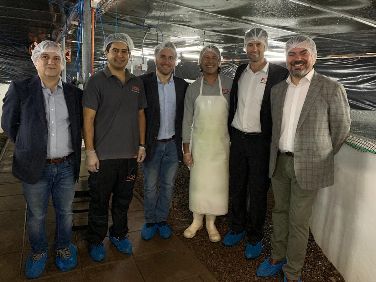 Corfo's tweet photo. Nuestro VPE @PabloterrazasL y el Gte. General de @fundacionchile Marcos Kulka visitaron instalaciones del Centro Tecnológico @AquaPacificoCL, donde conocieron las iniciativas del Programa Tecnológico Corvina en #Tongoy https://t.co/8MZueWckMZ