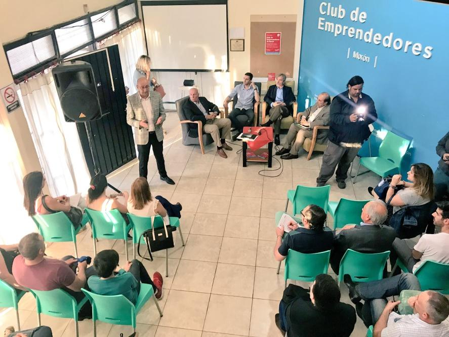 MoronProduccion's tweet photo. #NuestroLegado #MorónEmprende

🔹Más de 1400 vecinos participaron de los talleres, cursos y capacitaciones realizados en el Club de Emprendedores.
🔹Más de 100 reuniones con emprendedores, más de 1.200 asistentes y 15 emprendimientos formaron parte del Programa de Red de Mentores https://t.co/0S4lx7DUBX