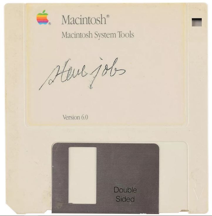 GSTechNews's tweet photo. Steve Jobs' signature on a floppy disk sells for $84,000

https://t.co/0MfZM35wo8

#SteveJobs @SteveJobs #Apple @Apple #Technology #Tech #floppydisk https://t.co/fVN6IMbtEJ