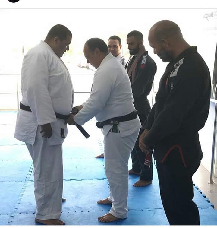 OlivarLeite1's tweet photo. Parabéns ao meu primo, sobrinho, amigo, irmão e meu único faixa preta @albatatao
#naopisquem #BlogdoOlivar #olivarannoucer #familiaLeite #timeação #judo #jiujitsu #kickboxing #karate #artesmarciais https://t.co/mdr8R3XynT