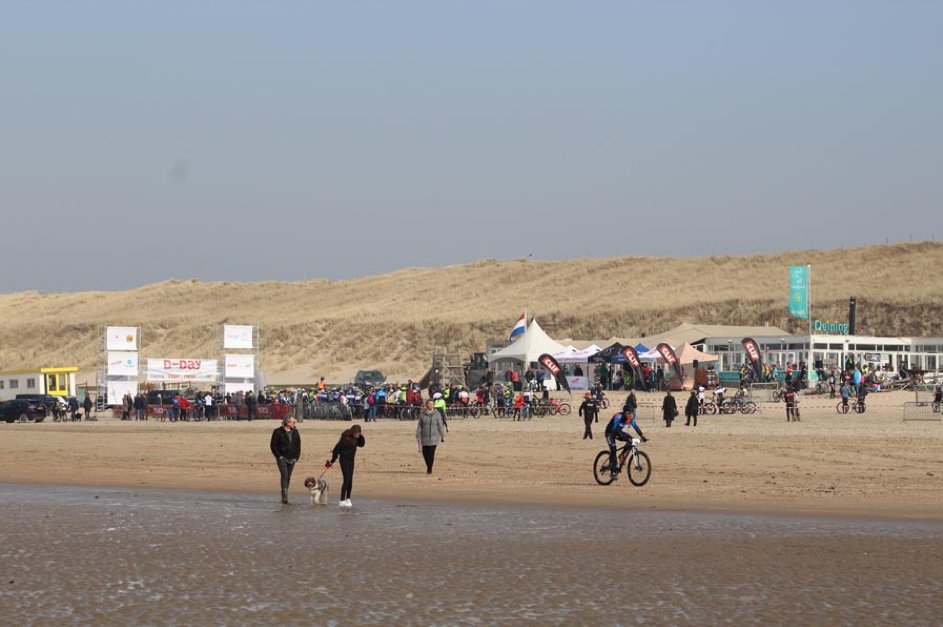 Kom aanstaande zondag naar de #MTB-#strandrace op het #strand van #Castricum: de strijd tegen de elementen voor tourrenners en recreanten. Ga voor informatie over Deining D-Day en inschrijven naar deiningdday.nl