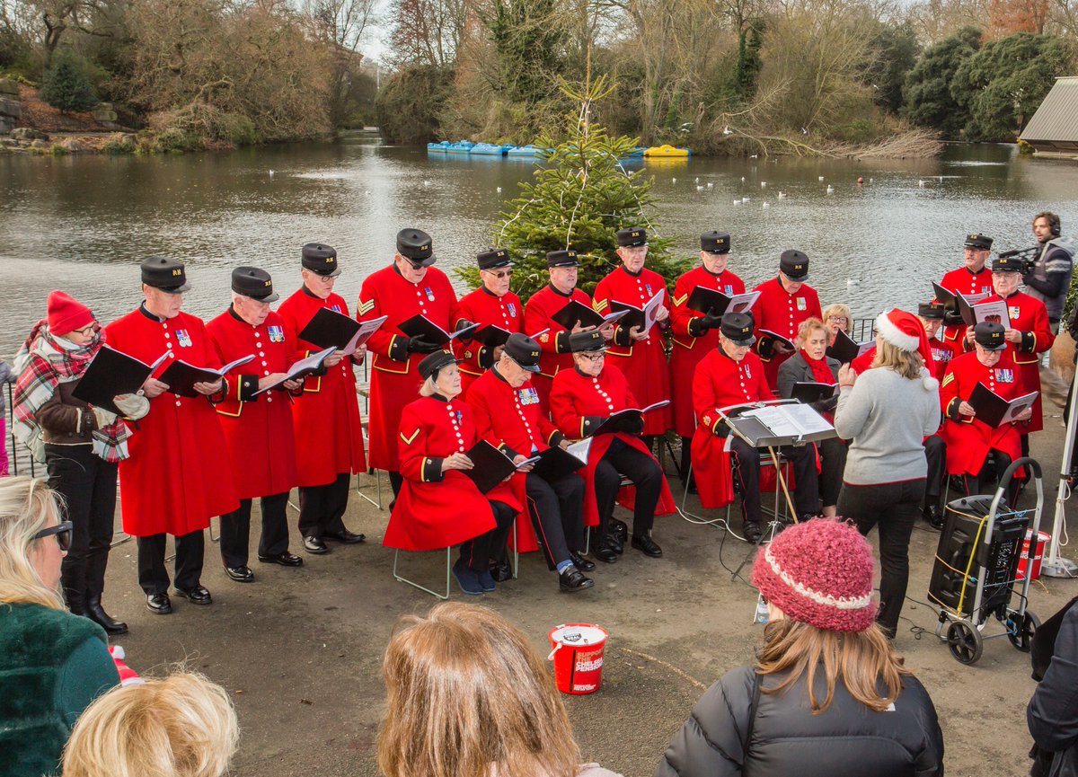Our Chelsea Pensioner singers have been busy performing last week at Age UK's Love Christmas carols service at St Marylebone Parish Church and over the weekend at Battersea Park's Pear Tree Cafe and at Duke of York Square, Chelsea. We hope you're enjoying the festive season too!