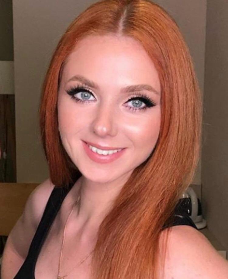 Trannies qollarini ishlatmasdan kamming ishtirokidagi porno