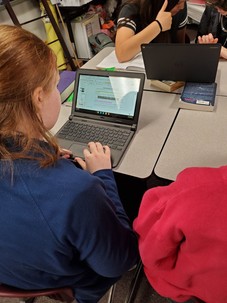 HeatherKlos's tweet photo. Ss are analyzing and annotating Washington's Farewell Address through @Snapchat, @instagram or @googleslides #KlosHistoryRocks #RCMSHistory @RCMSCowboys #ReviewThroughActivies #makeitrelevant https://t.co/imD864xbuT