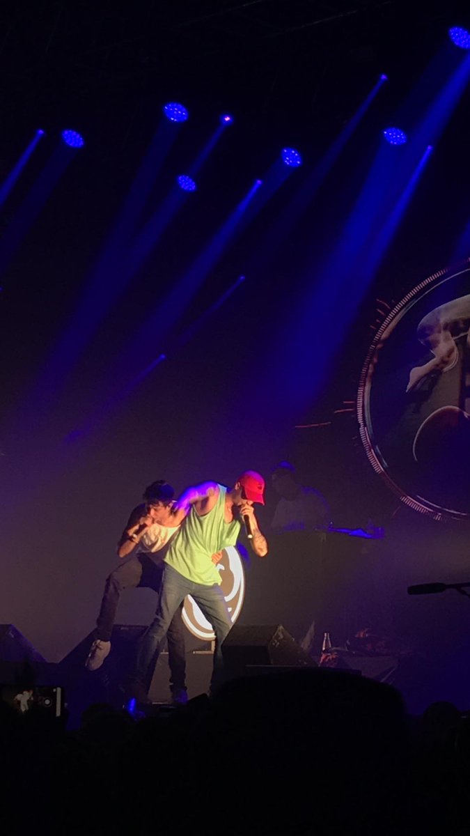 Del96al69's tweet photo. Muchísimas gracias por el conciertazo de ayer! Os merecéis lo mejor del mundo. Habéis llegado hasta aquí solos y os estáis comiendo todo juntos! Ayudáis siempre a todo el que podéis, sois leales, humildes y tenéis un corazón que no os cabe en el pecho!! MIL GRACIAS @ayaxyprok🗣️❤️ https://t.co/sZFznbRfnU