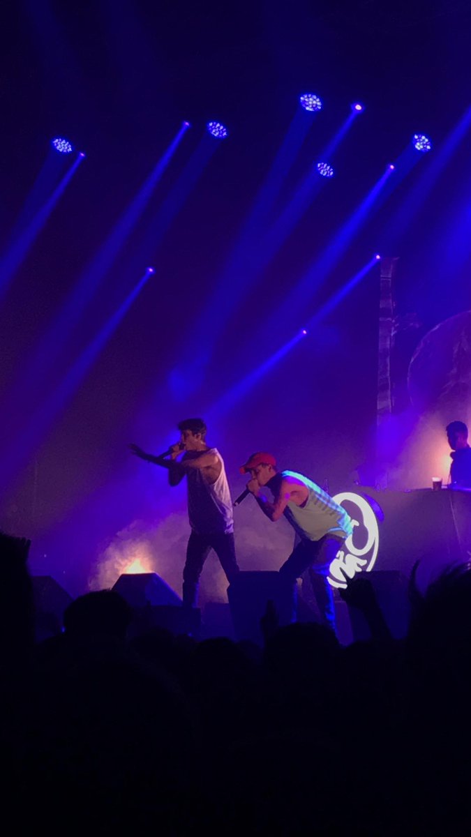 Del96al69's tweet photo. Muchísimas gracias por el conciertazo de ayer! Os merecéis lo mejor del mundo. Habéis llegado hasta aquí solos y os estáis comiendo todo juntos! Ayudáis siempre a todo el que podéis, sois leales, humildes y tenéis un corazón que no os cabe en el pecho!! MIL GRACIAS @ayaxyprok🗣️❤️ https://t.co/sZFznbRfnU