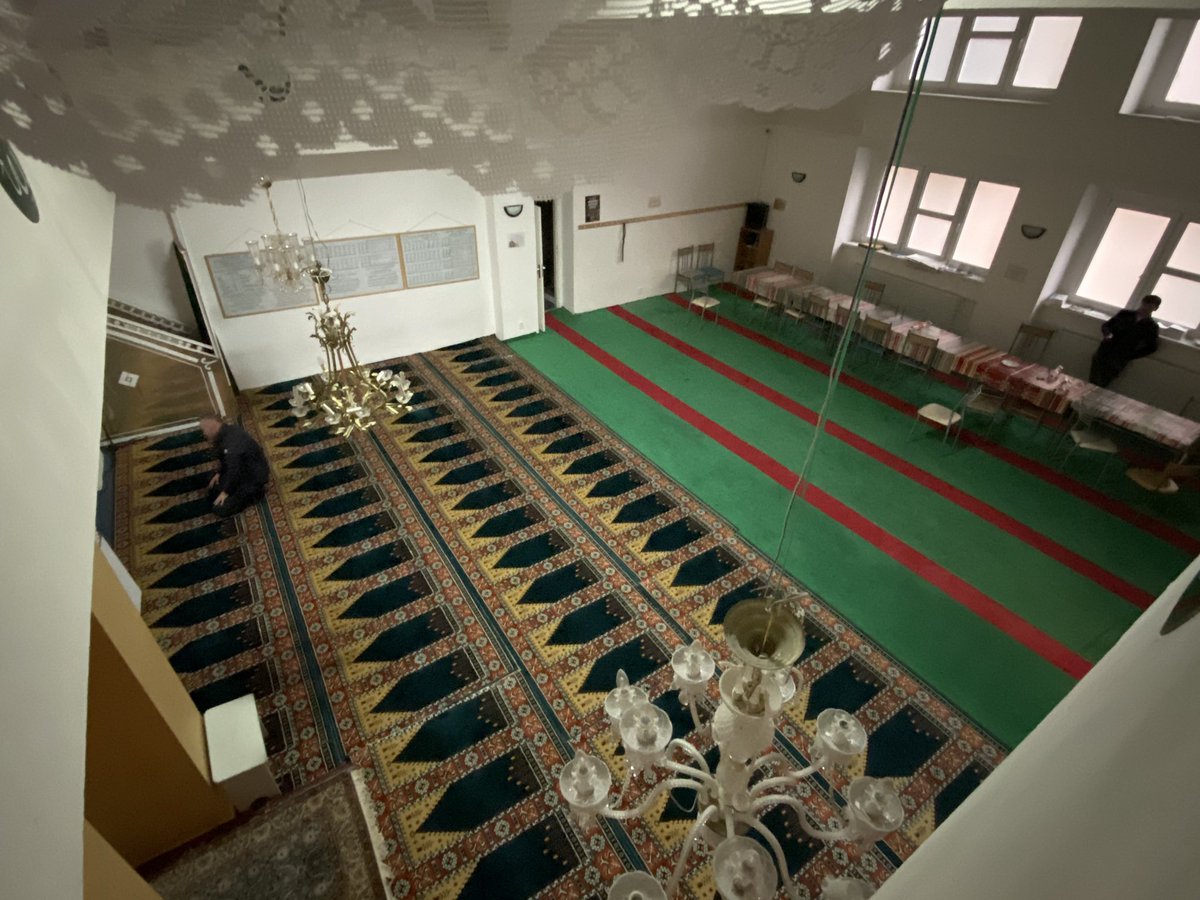 MisiahTaib's tweet photo. Singgah solat di Prague Cami Mosque sebelum meneruskan perjalanan dari Prague ke Cesky Krumlov  ~ 9 Dec 2019

#eastereurope
#wintertrip
#MyZarraTravel https://t.co/SaF5jrWLzh