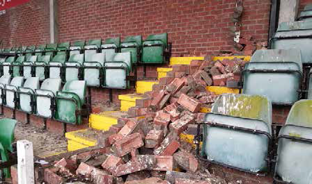 Ollie_Bayliss's tweet photo. Aylesbury United will bid to buy back their old ground next week!

Buckingham Road is going to auction on Tuesday 17th December, with a guide price of £500,000.

The Ducks have been homeless since they were evicted from Buckingham Road in 2006. https://t.co/OOFeD9MLc5